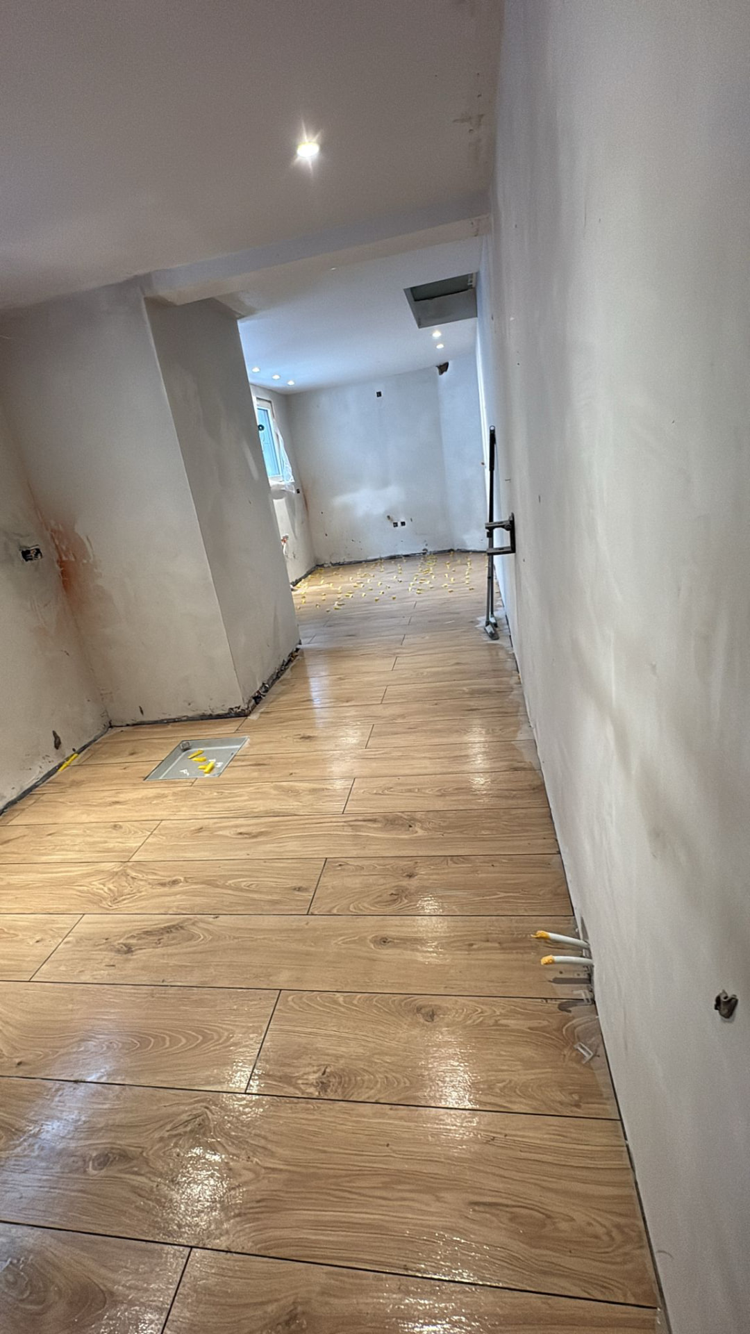 Binnenrenovatie met nieuwe keuken en vloer - Vloertegels