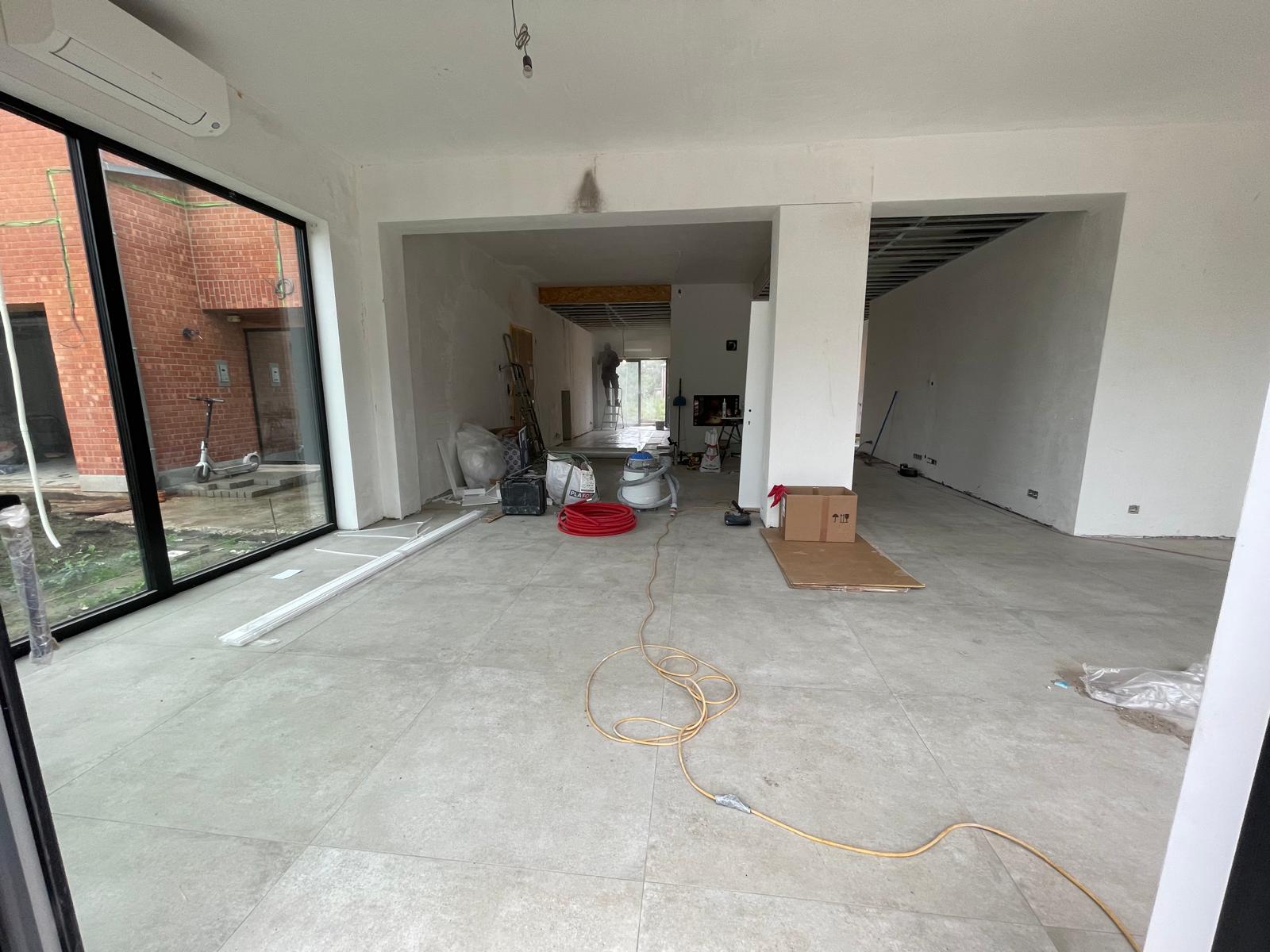 Vloerverwarming, chape en betonlook tegelwerken - Leefruimte