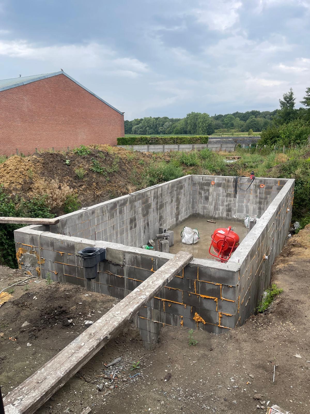 Zwembad met poolhouse en terras - Ruwbouw