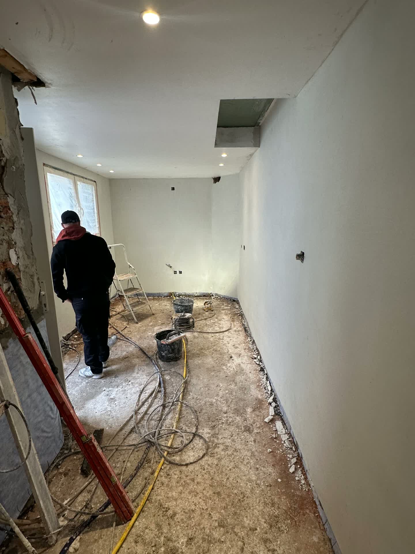 Binnenrenovatie met nieuwe keuken en vloer - Pleisterwerk