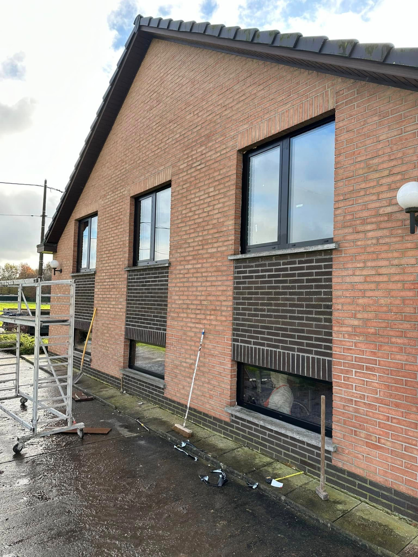Nieuw buitenschrijnwerk: ramen en voordeur - Voor