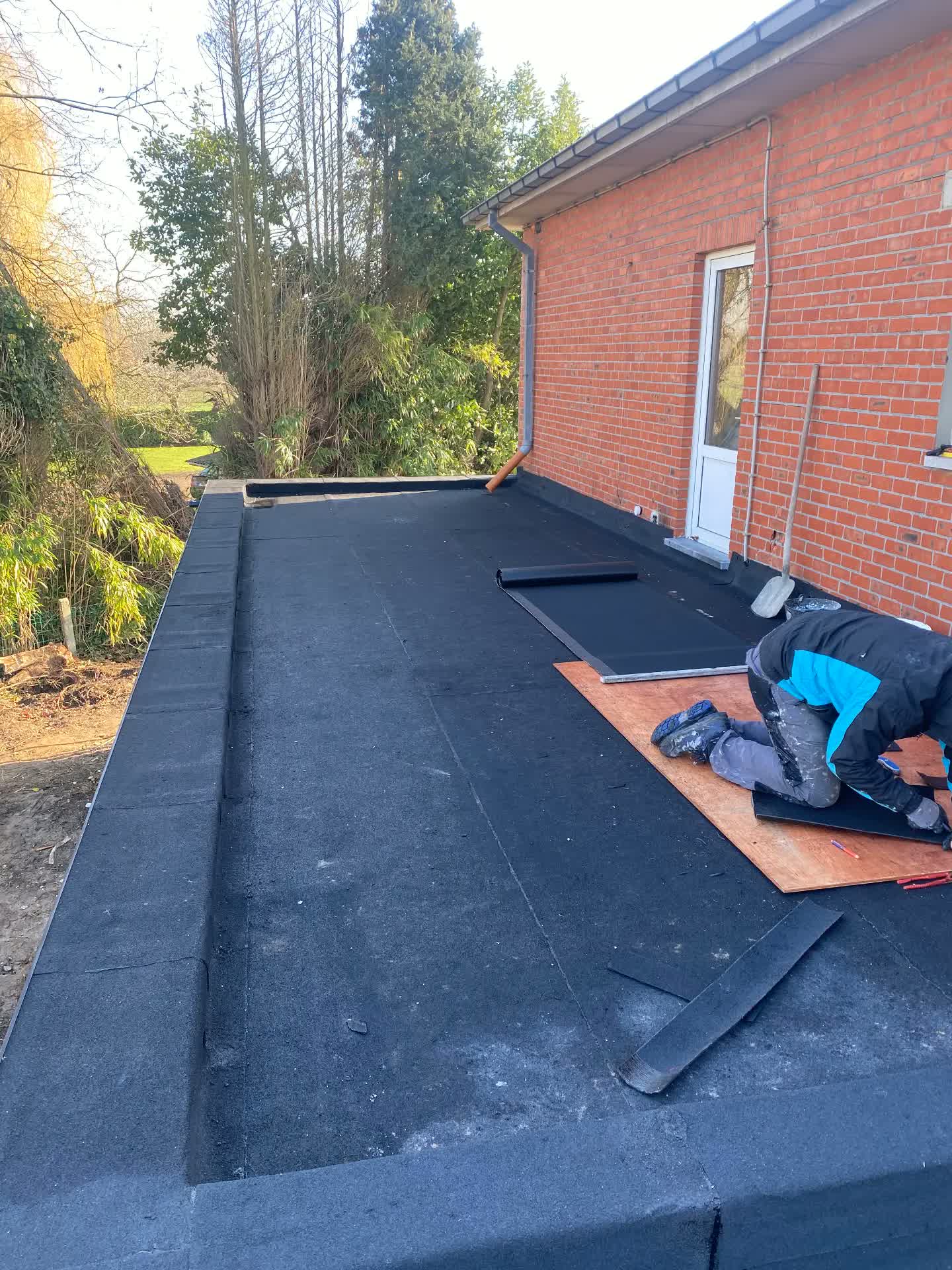 Plat dak vernieuwen met isolatie en roofing - Na